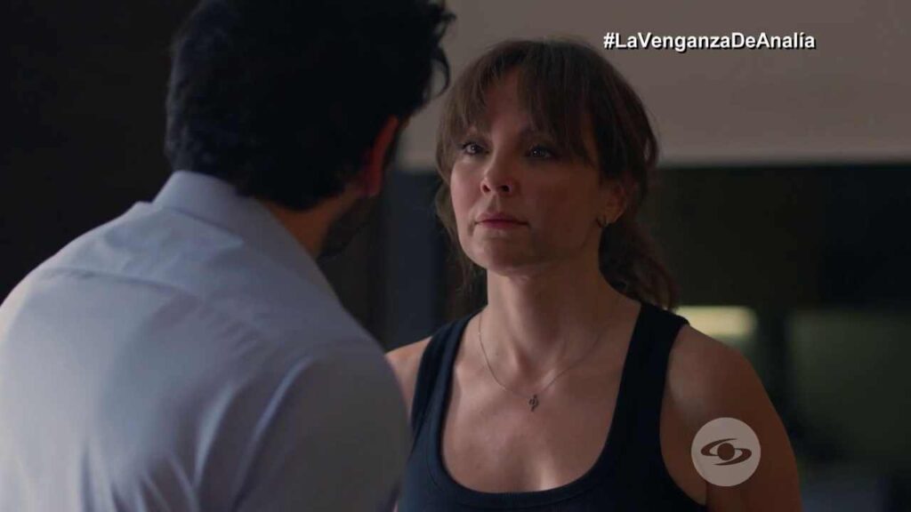 Analía confronta a pablo pues siente que la tiene vigilada