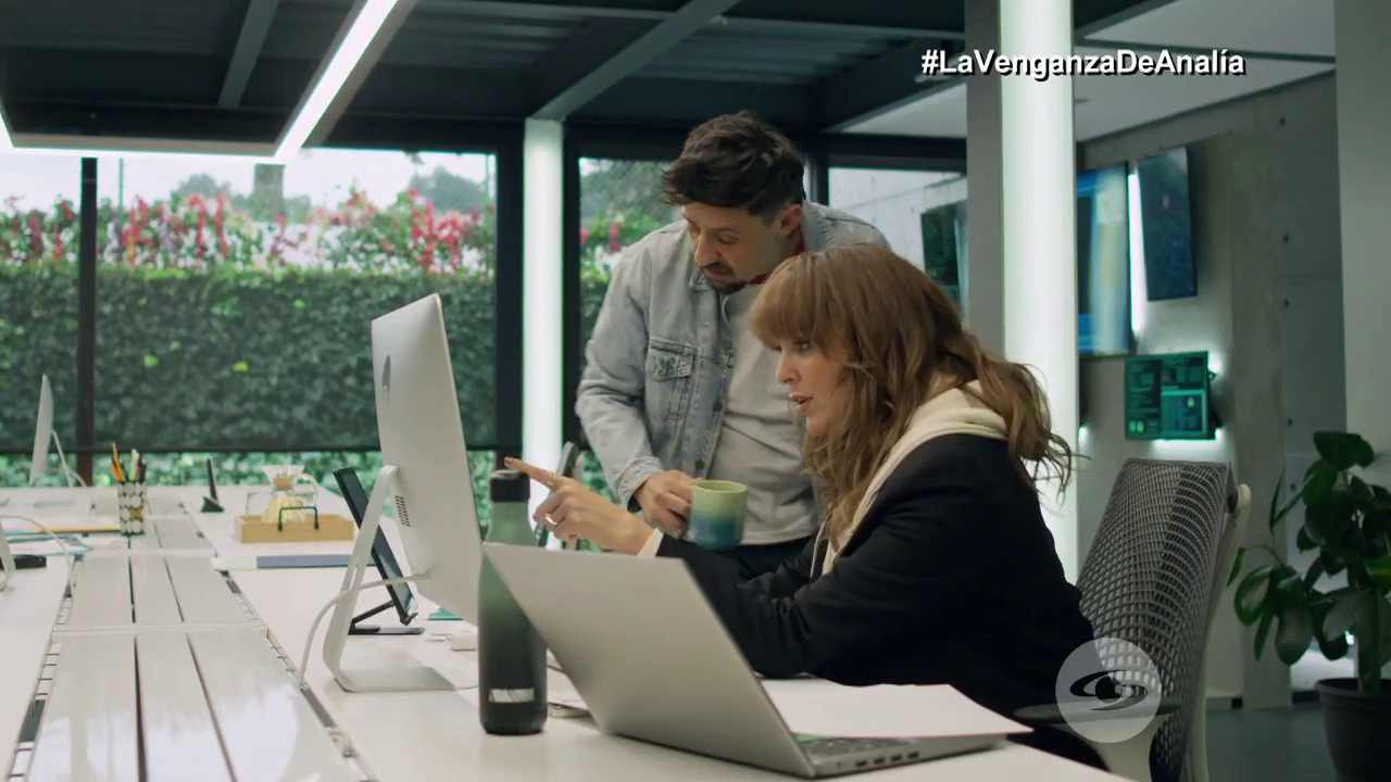 Analía habla con su amigo toto sobre lo sucedido en la cabaña